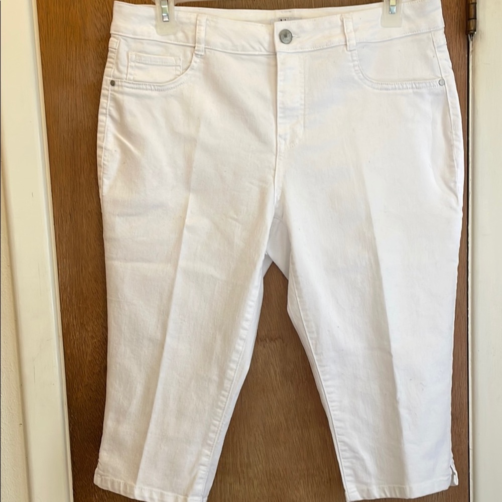 d. Jeans White Cropped Pants Sz 16